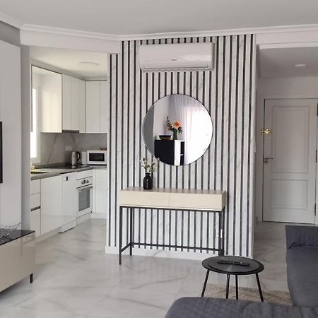 Lovely Sunny Apartment With Shared Pool And Private Parking ตอร์เรเวียคา ภายนอก รูปภาพ