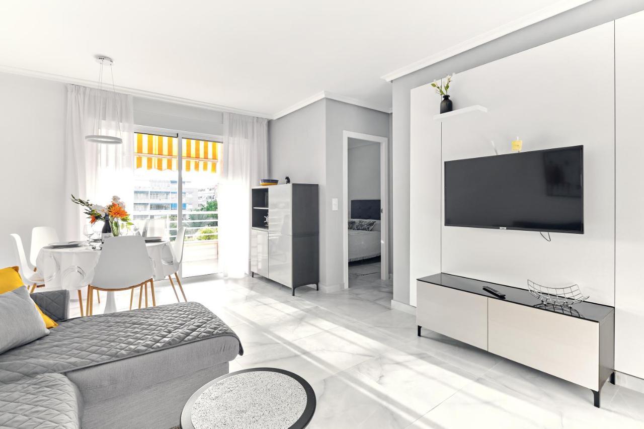 Lovely Sunny Apartment With Shared Pool And Private Parking ตอร์เรเวียคา ภายนอก รูปภาพ