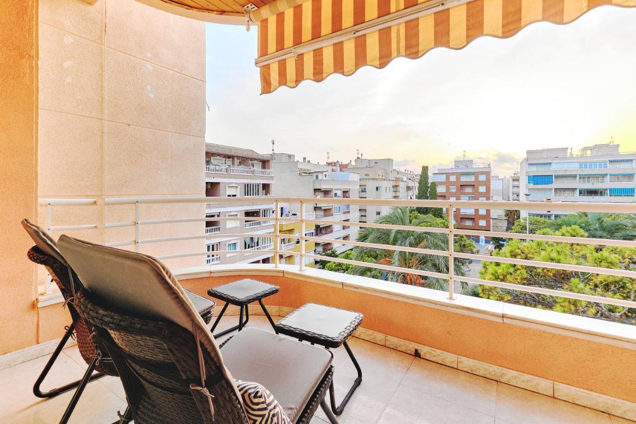 Lovely Sunny Apartment With Shared Pool And Private Parking ตอร์เรเวียคา ภายนอก รูปภาพ