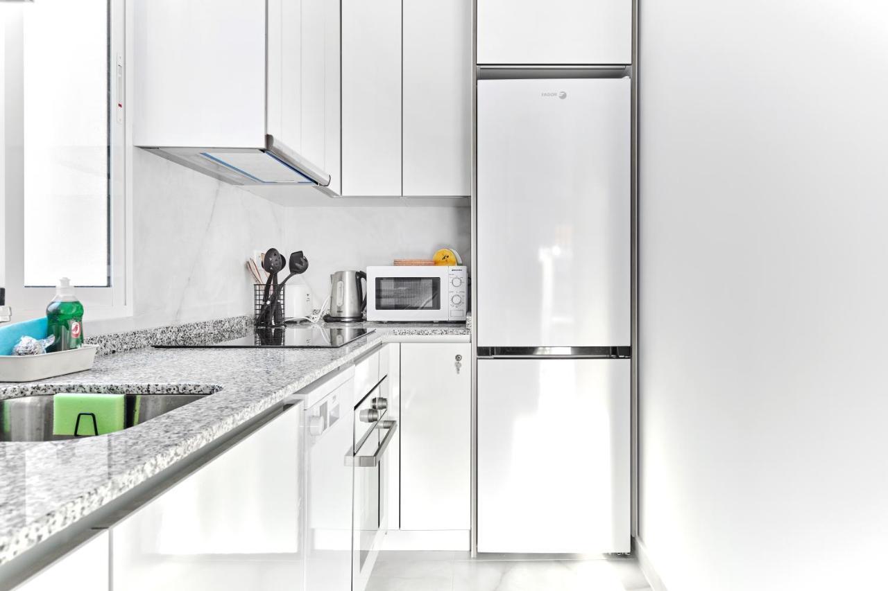 Lovely Sunny Apartment With Shared Pool And Private Parking ตอร์เรเวียคา ภายนอก รูปภาพ