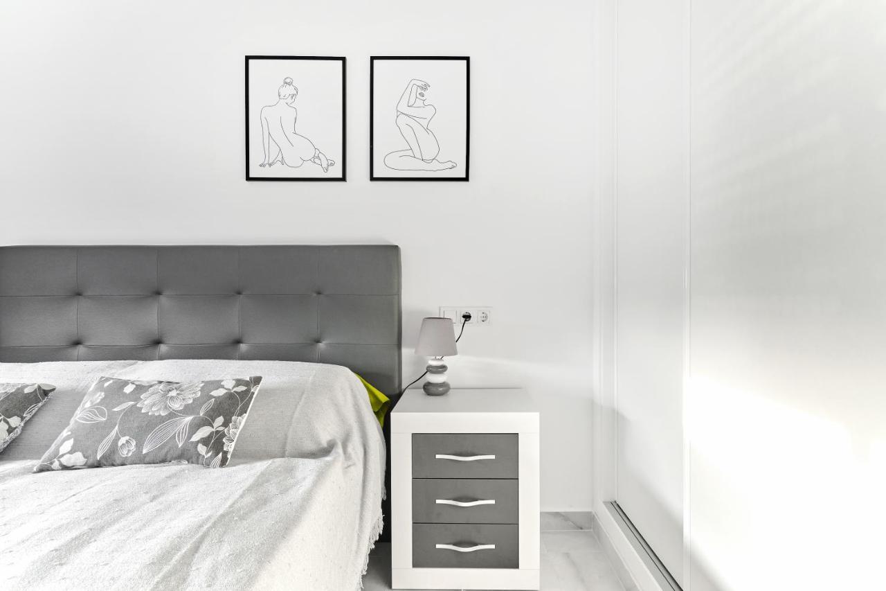 Lovely Sunny Apartment With Shared Pool And Private Parking ตอร์เรเวียคา ภายนอก รูปภาพ