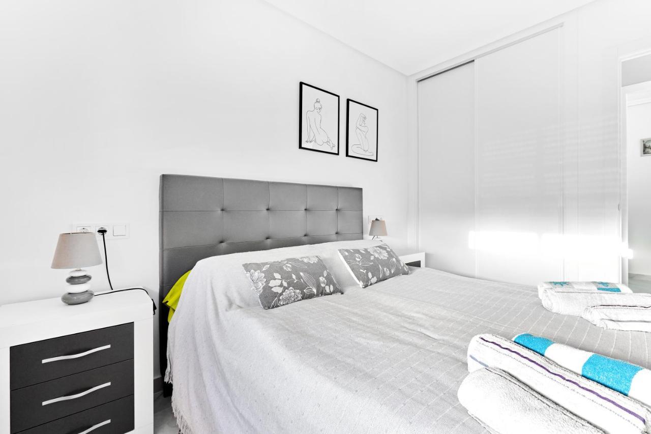 Lovely Sunny Apartment With Shared Pool And Private Parking ตอร์เรเวียคา ภายนอก รูปภาพ
