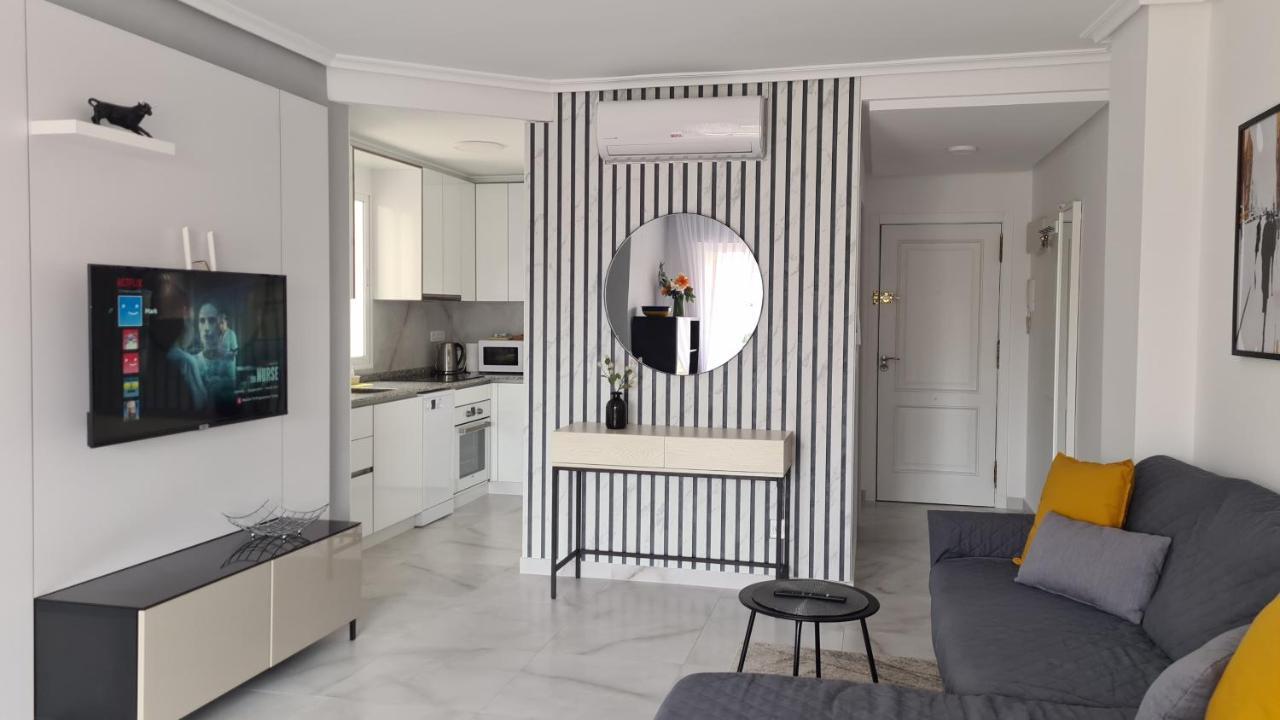 Lovely Sunny Apartment With Shared Pool And Private Parking ตอร์เรเวียคา ภายนอก รูปภาพ